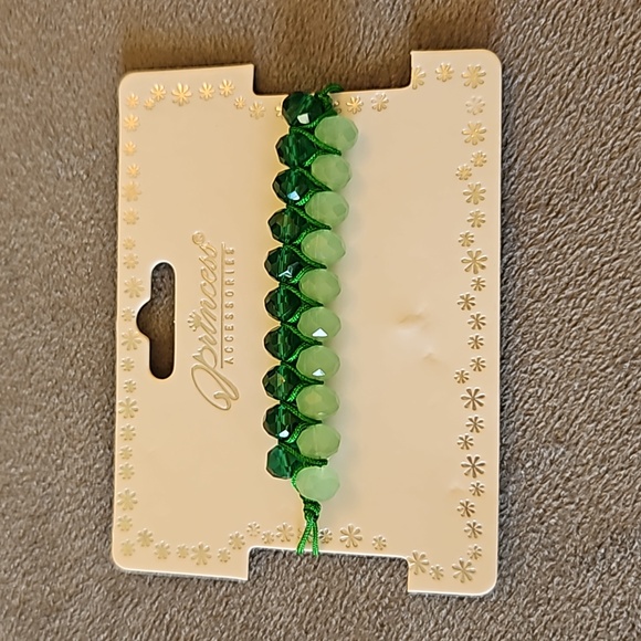 1/$5 or 3/$10 NWT Green Adjustable Faceted Bead Bracelet - Picture 3 of 5